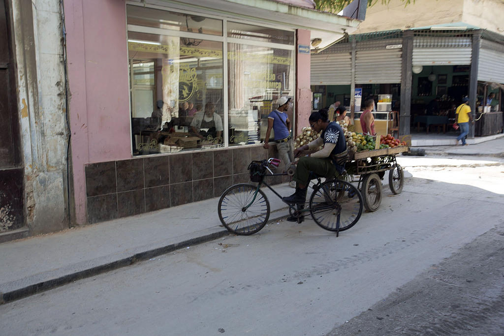 Pedal-powered knife sharpening