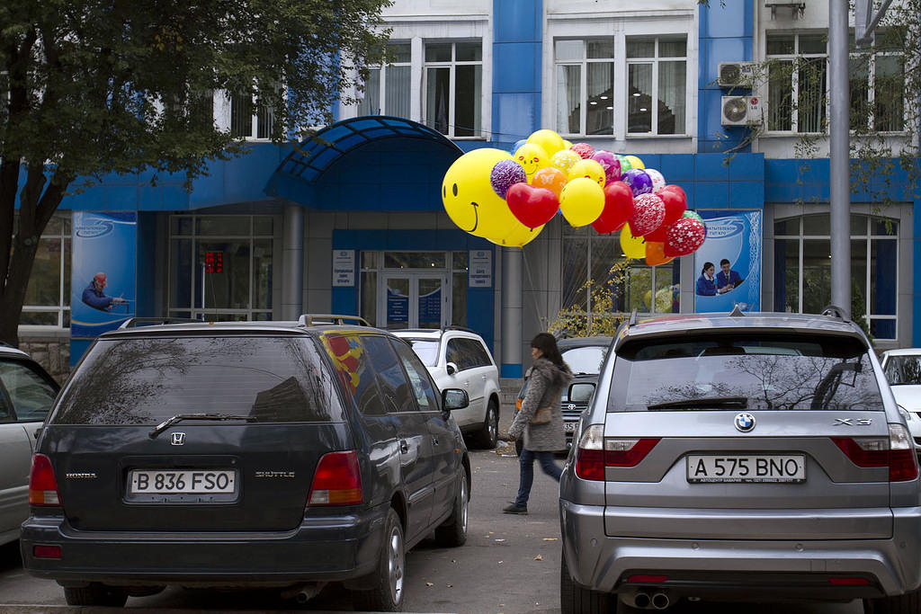 Balloon woman