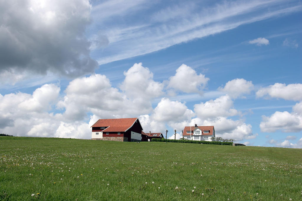 Stereotypical Swedish farmhouse.