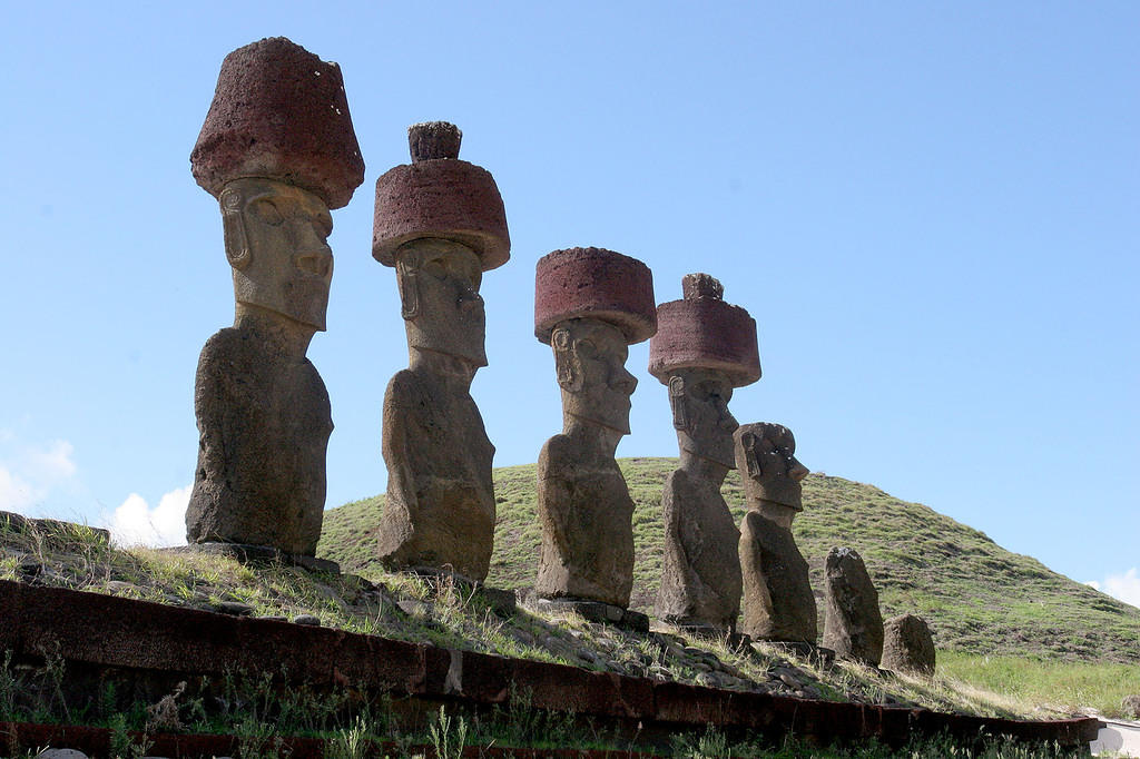 Ahu Anakena with nice hats.