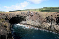 Large cave, Hanga Mataveri Otai